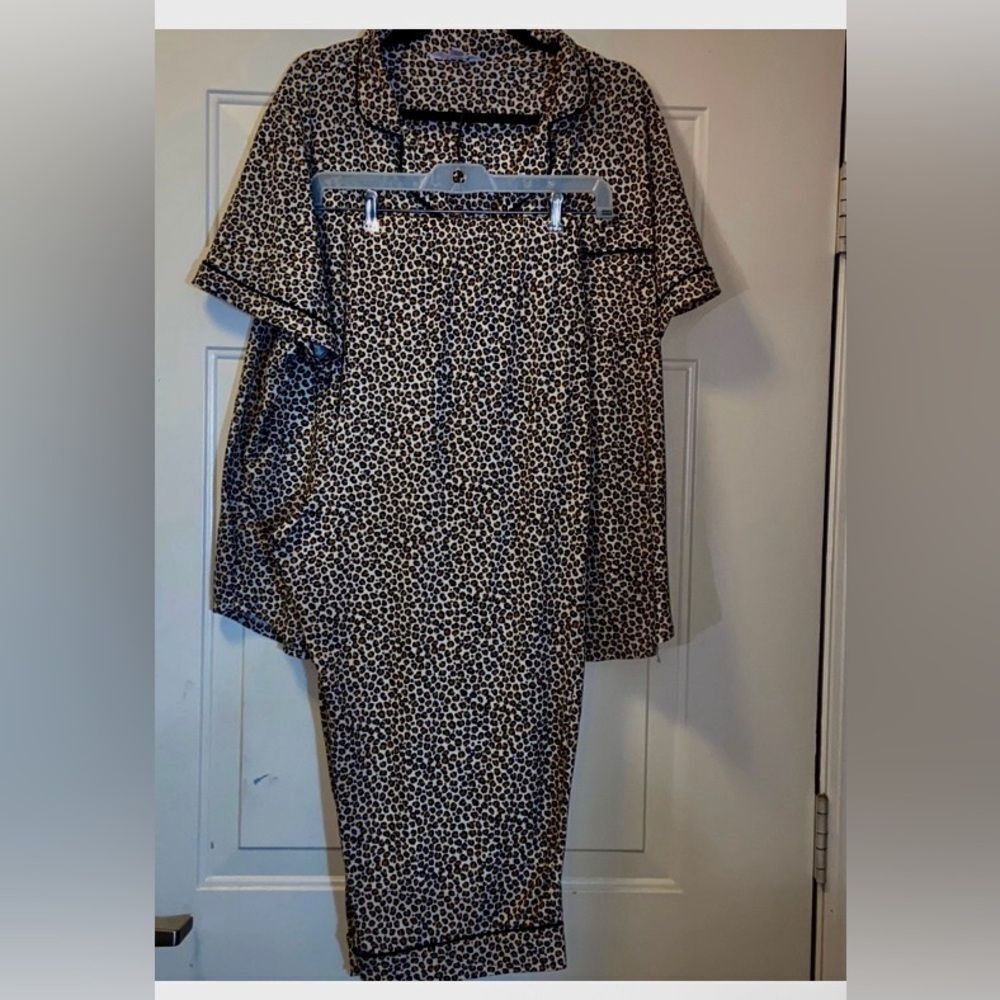 Secret Treasures Leopard Print Pajama Set Size (22W-24W) 3X